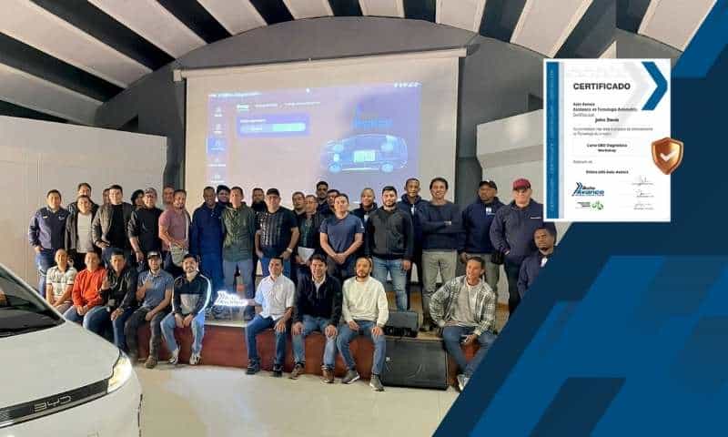 Grupo de técnicos en un curso presencial