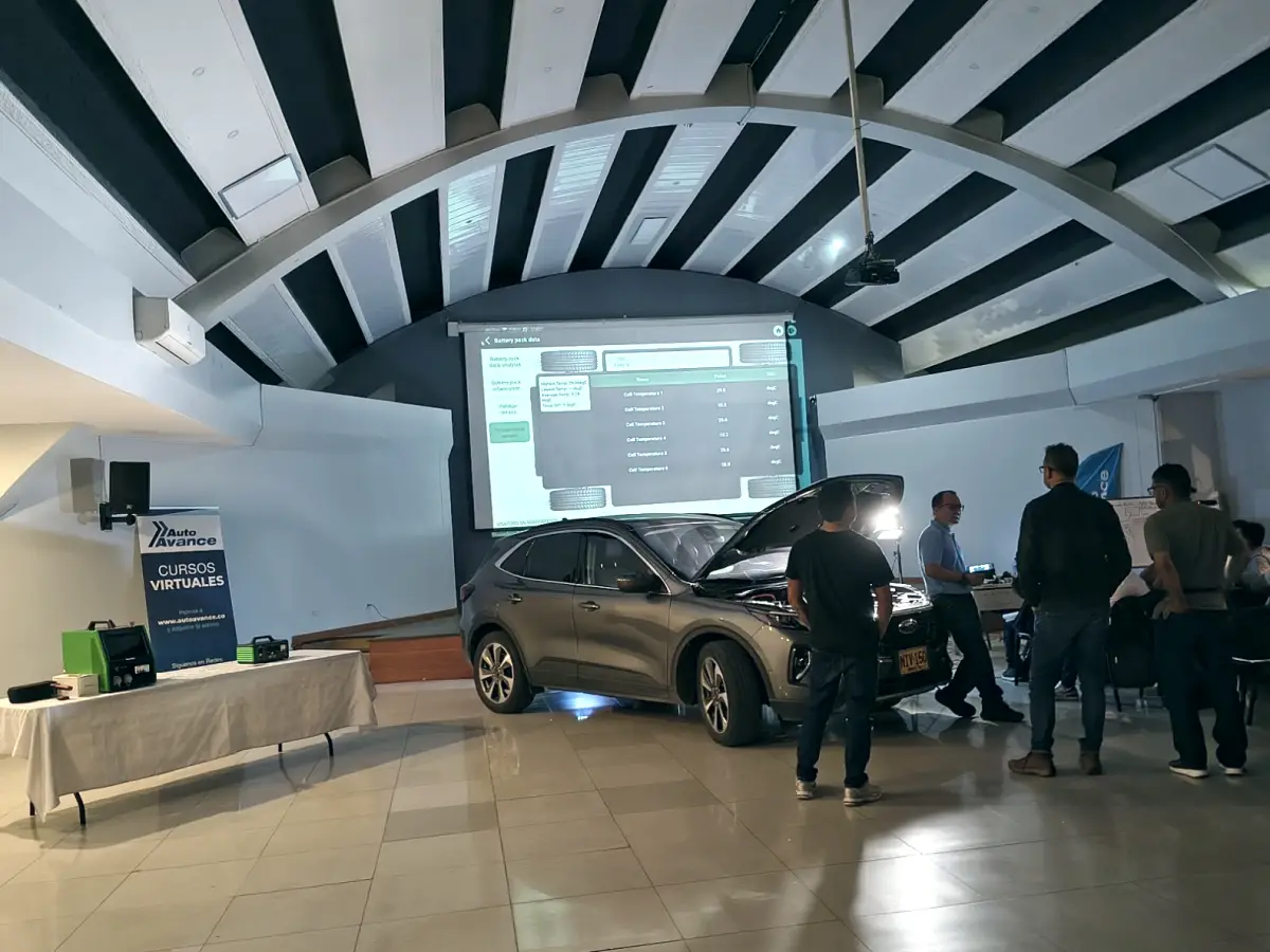 Demostración de diagnóstico en un vehículo eléctrico